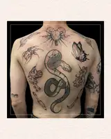 Tatouage par La dame aux serpents Copyright Calvanostra