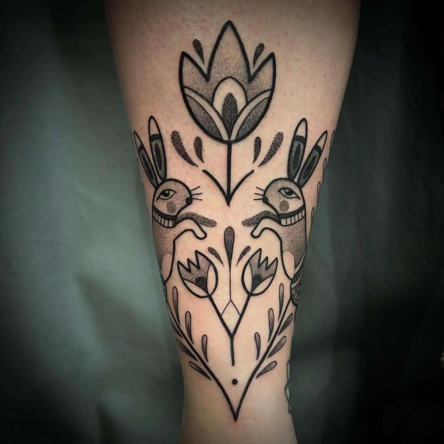 Tatouage par Valentine Antoinette Copyright Calvanostra