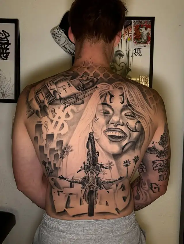 Tatouage par MAAX