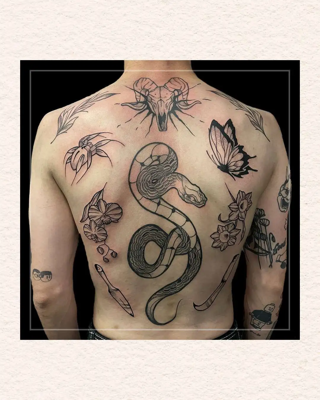 Tatouage par La dame aux serpents