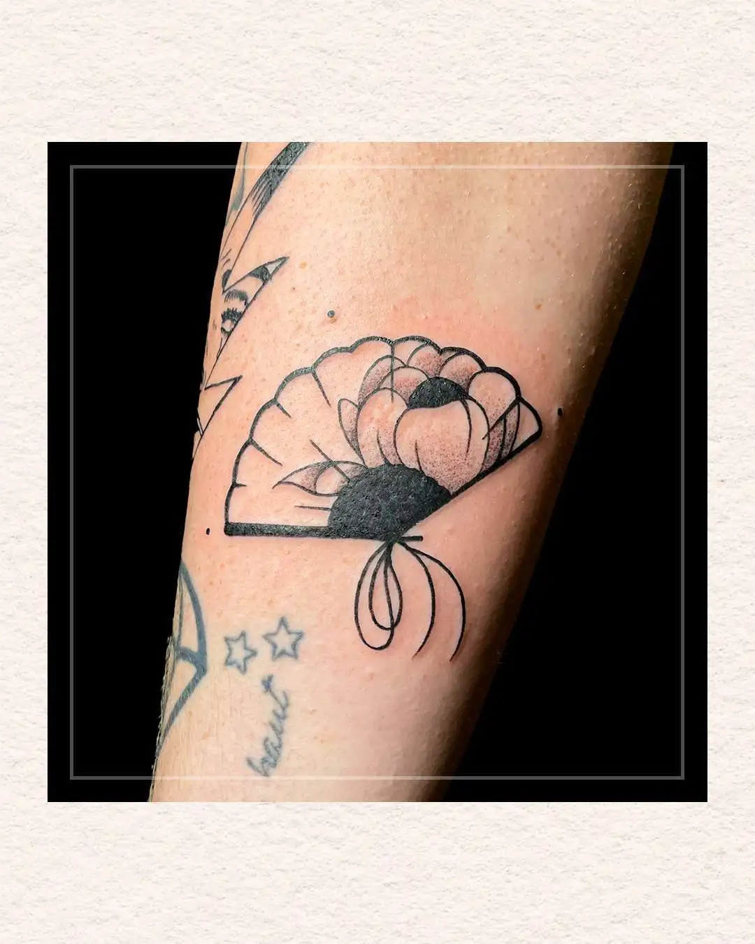 Tatouage par La dame aux serpents
