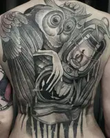 Tatouage par Valentine Antoinette Copyright Calvanostra