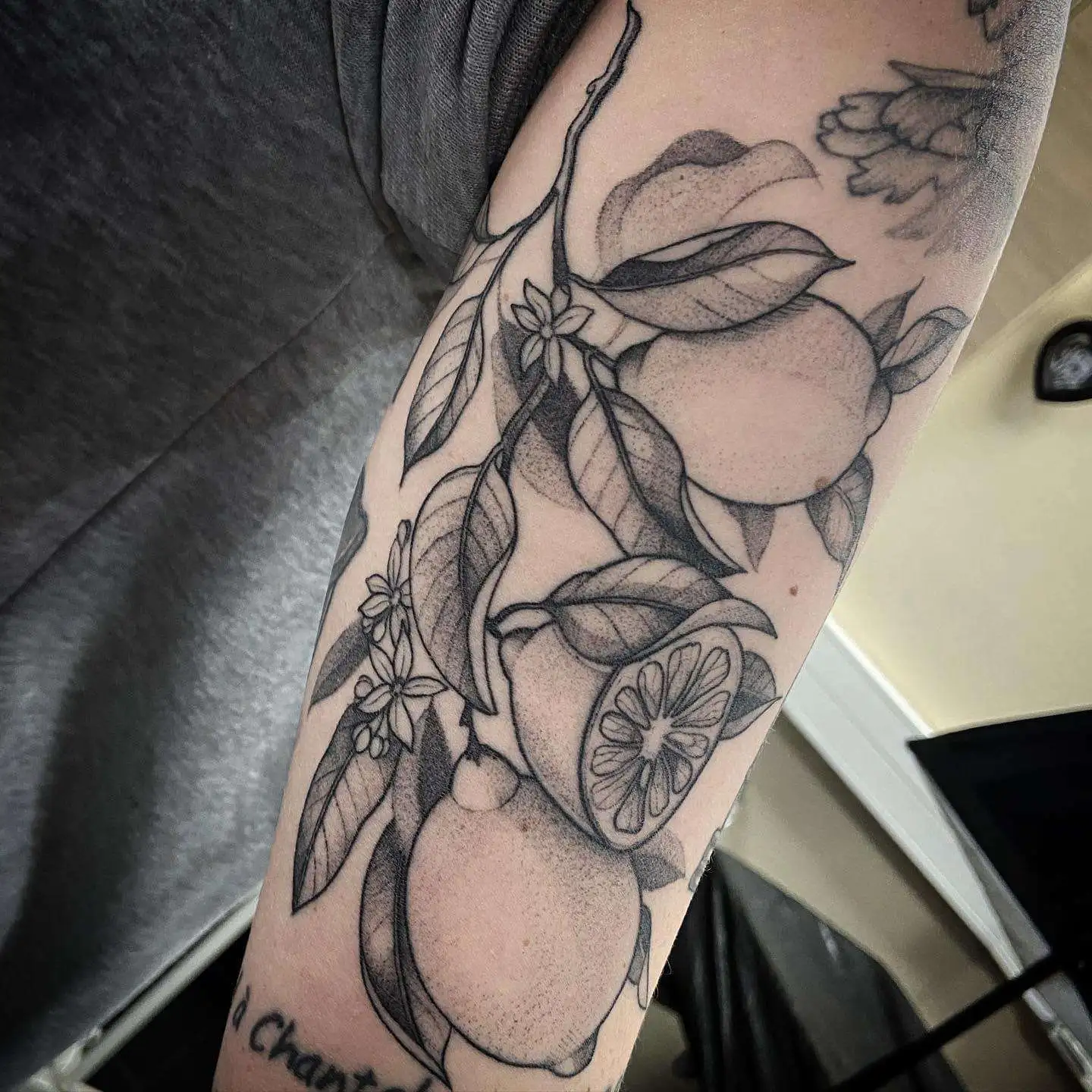 Tatouage par Valentine Antoinette Copyright Calvanostra